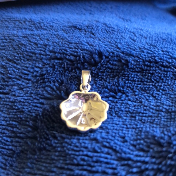 925 Sterling Silver Pendant with Lab Opal Seashell - Picture 3 of 3